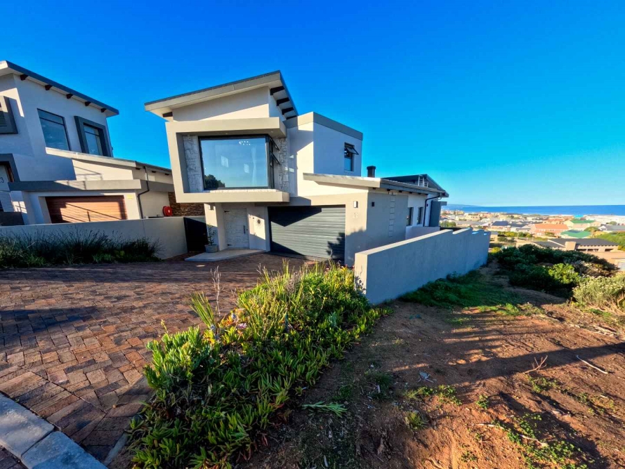 2 Bedroom Property for Sale in Stilbaai Oos Western Cape